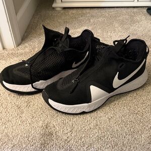 Nike Men's Black and White basketball Sneakers